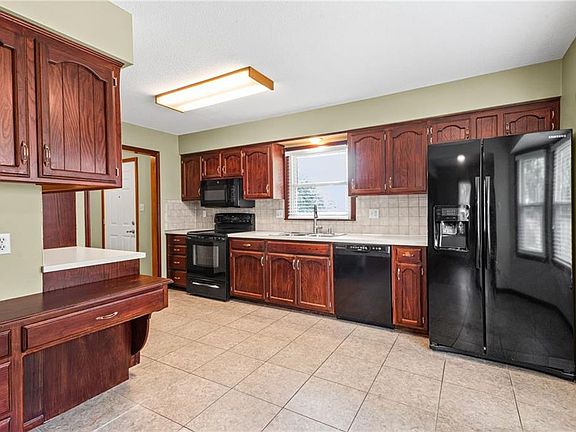 3rd image of 243 SE Brownfield Ct
