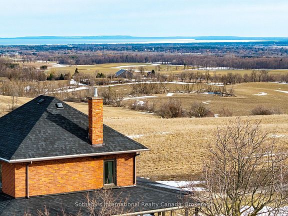 2nd image of 1943 Fairgrounds Rd S