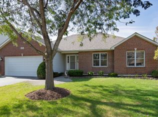 405 Camden Cir, Oswego, IL