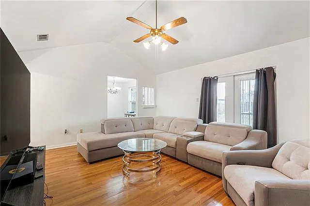 1516 Mayfield St — Photo 4