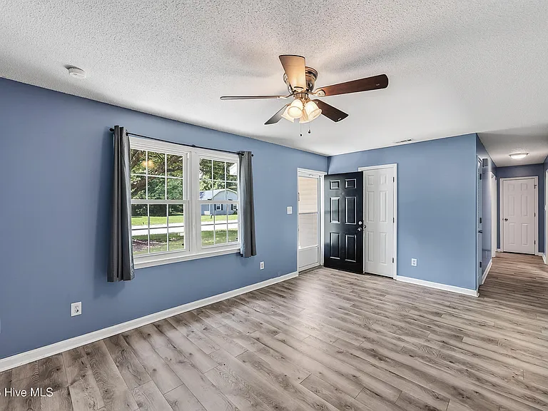 509 Redwood Pl — Photo 4