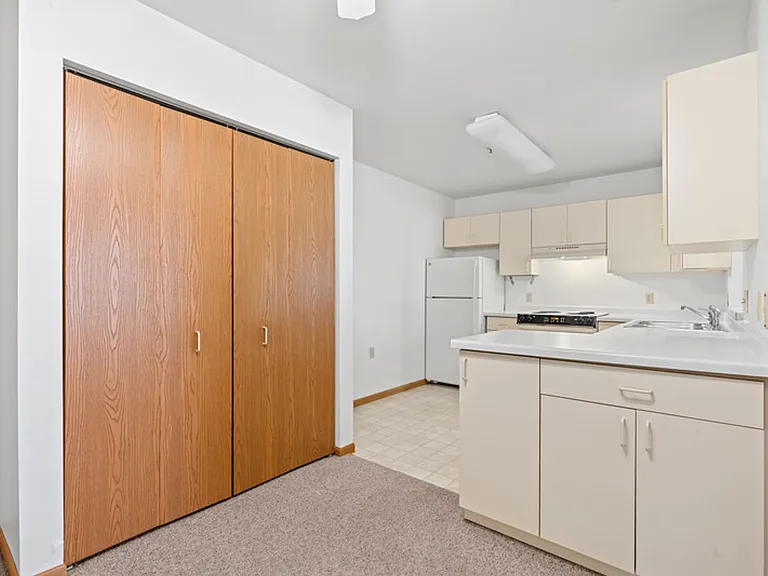 1085 Jaystone Ter — Photo 6