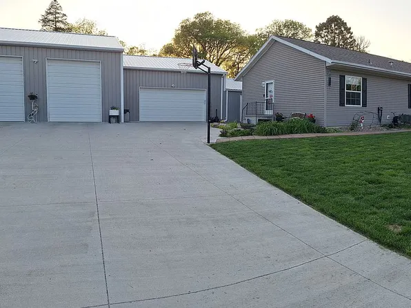 825 D St, Palmyra, NE 68418