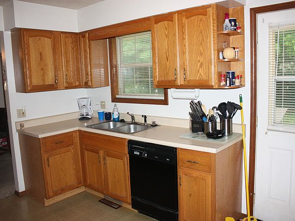 4th image of 28276 E Congress St