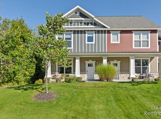 151 Tamarack Ln NE, Rockford, MI