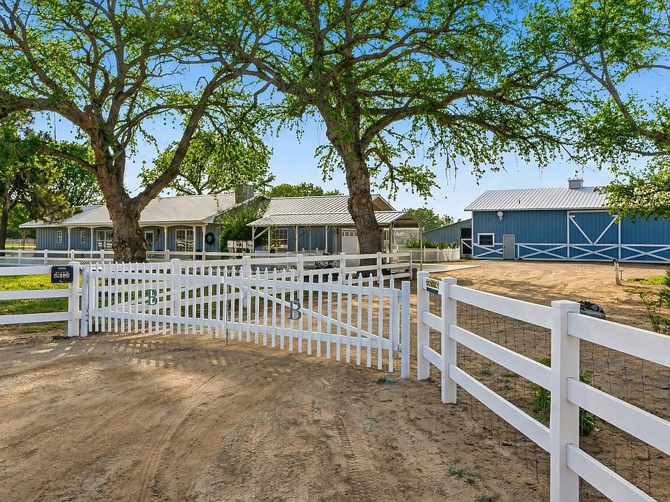 1st image of 522 Clark Cir SW