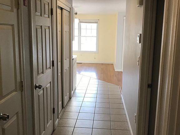 Entryway/ hallway
