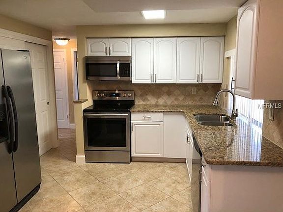4th image of 3404 Columbus Dr