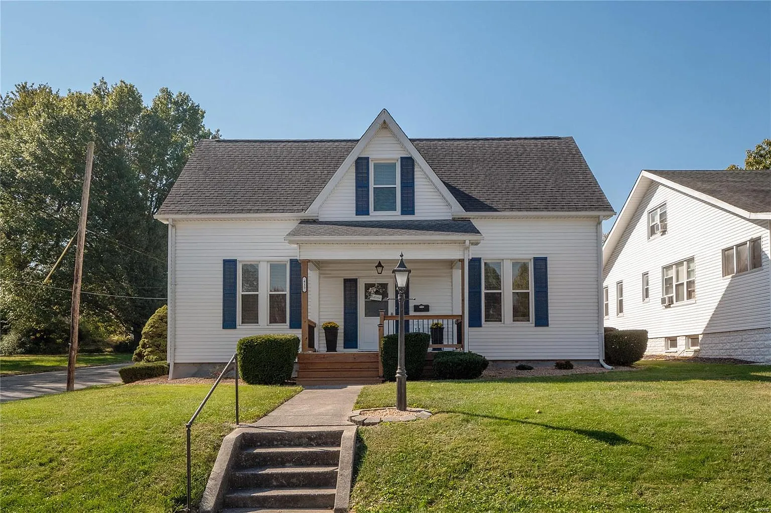 415 Forest Ave photo 1