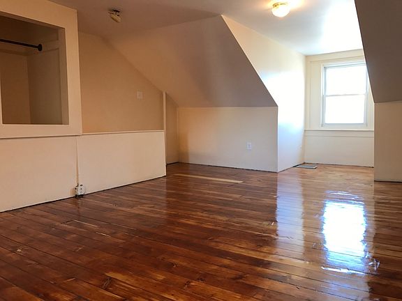 3rd Floor Large Bedroom