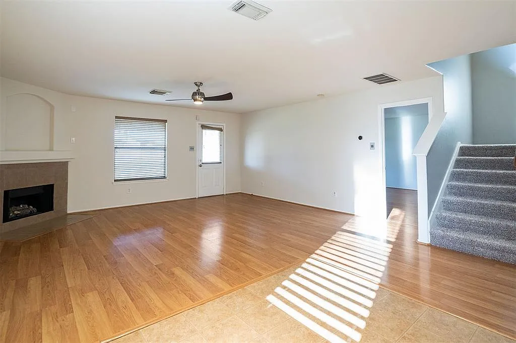 5 bed, 3.5 bath, 2900 sqft, $2,800 — Photo 3