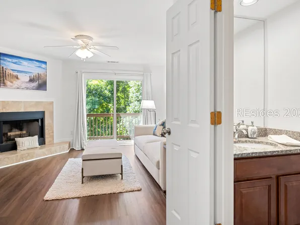 50 Yacht Cove Dr APT 324, Hilton Head Island, SC 29928