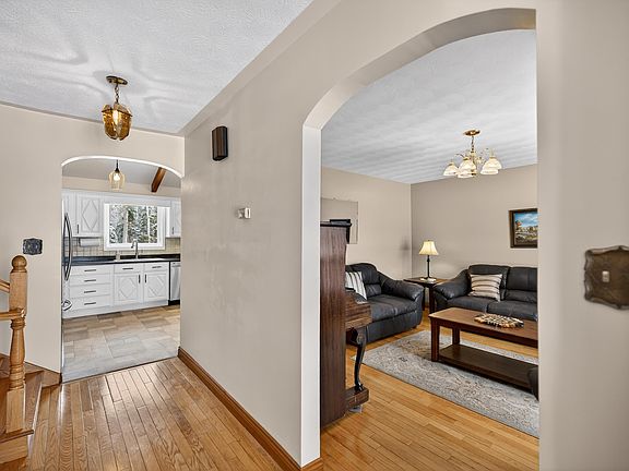 3rd image of 26 Langley Rd