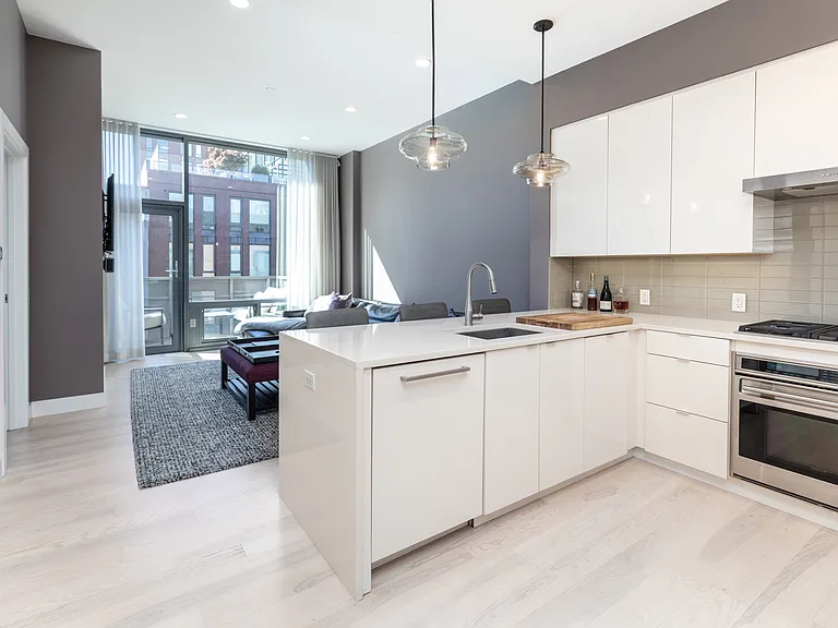 32 Traveler St #Penthouse 8 — Photo 7