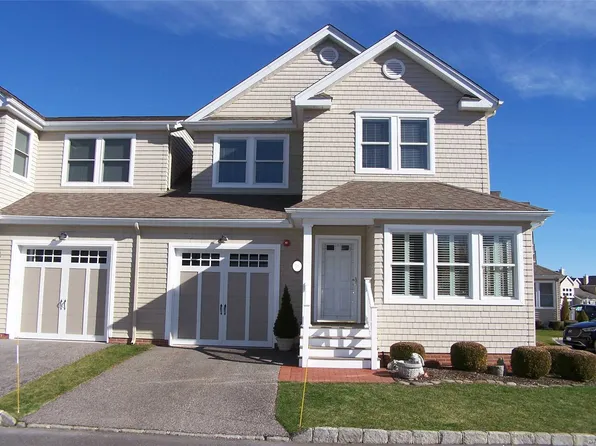 16 Meadow Way, Eastport, NY 11941