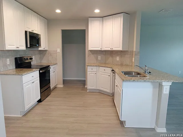 3 bed, 2.0 bath, 1355 sqft, $1,700 — Photo 3