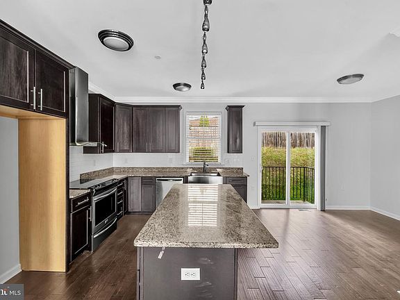 4th image of 437 Woodcrest Dr SE