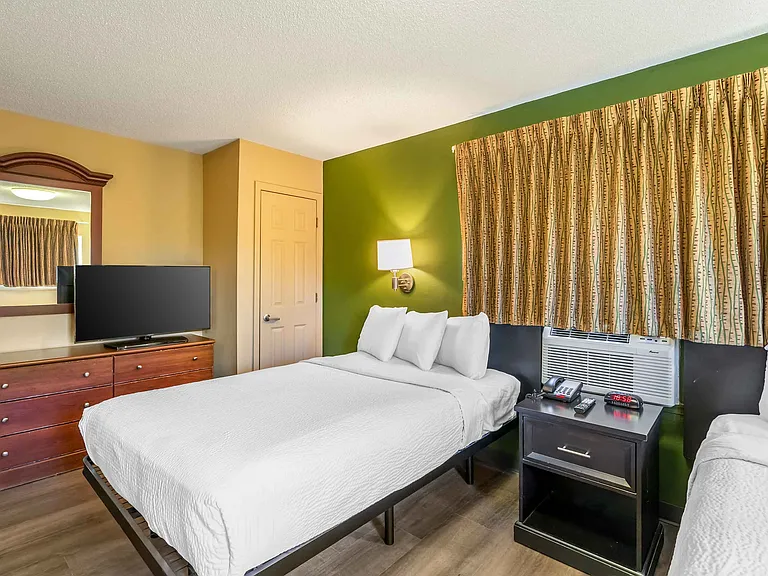 Studio Suite - 2 Full Beds
