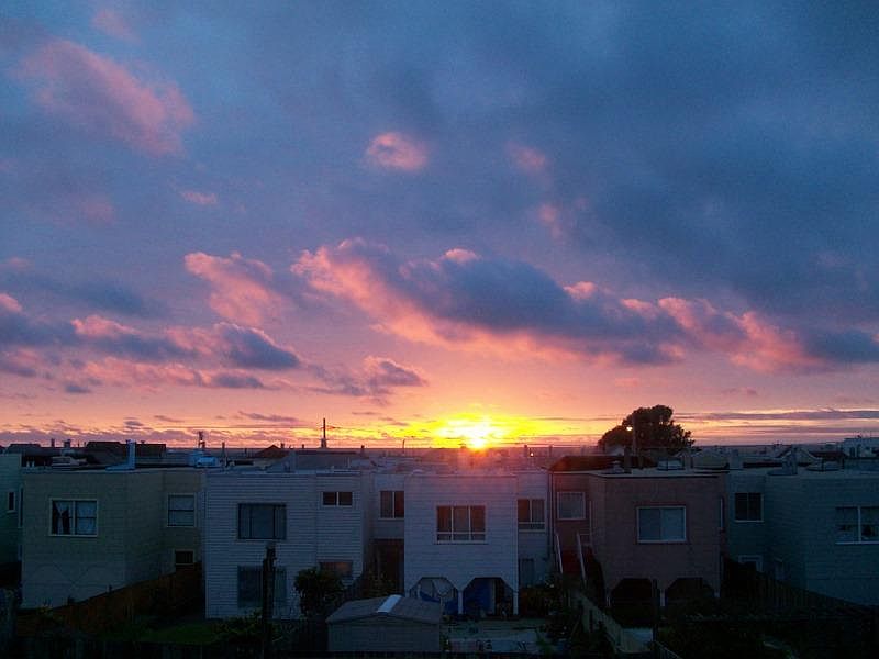 The apartment is 6 short blocks from Ocean Beach