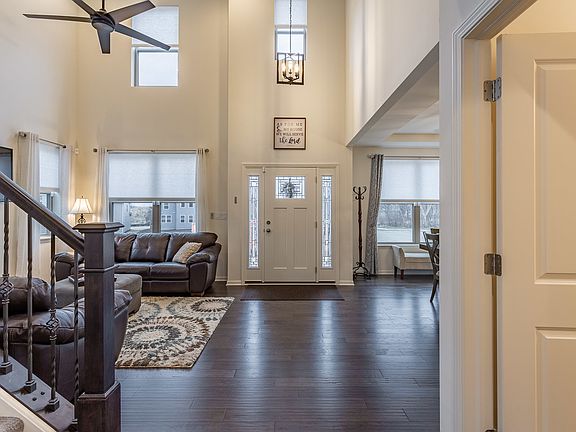4th image of 647 Sierra Ct