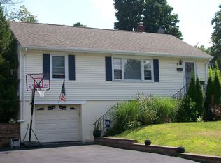 7 Heck Rd, Garnerville, NY 10923