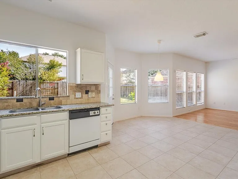 19510 Maywood Falls Cir — Photo 6