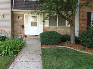 942 Cardiff Ct, Schaumburg, IL 60194