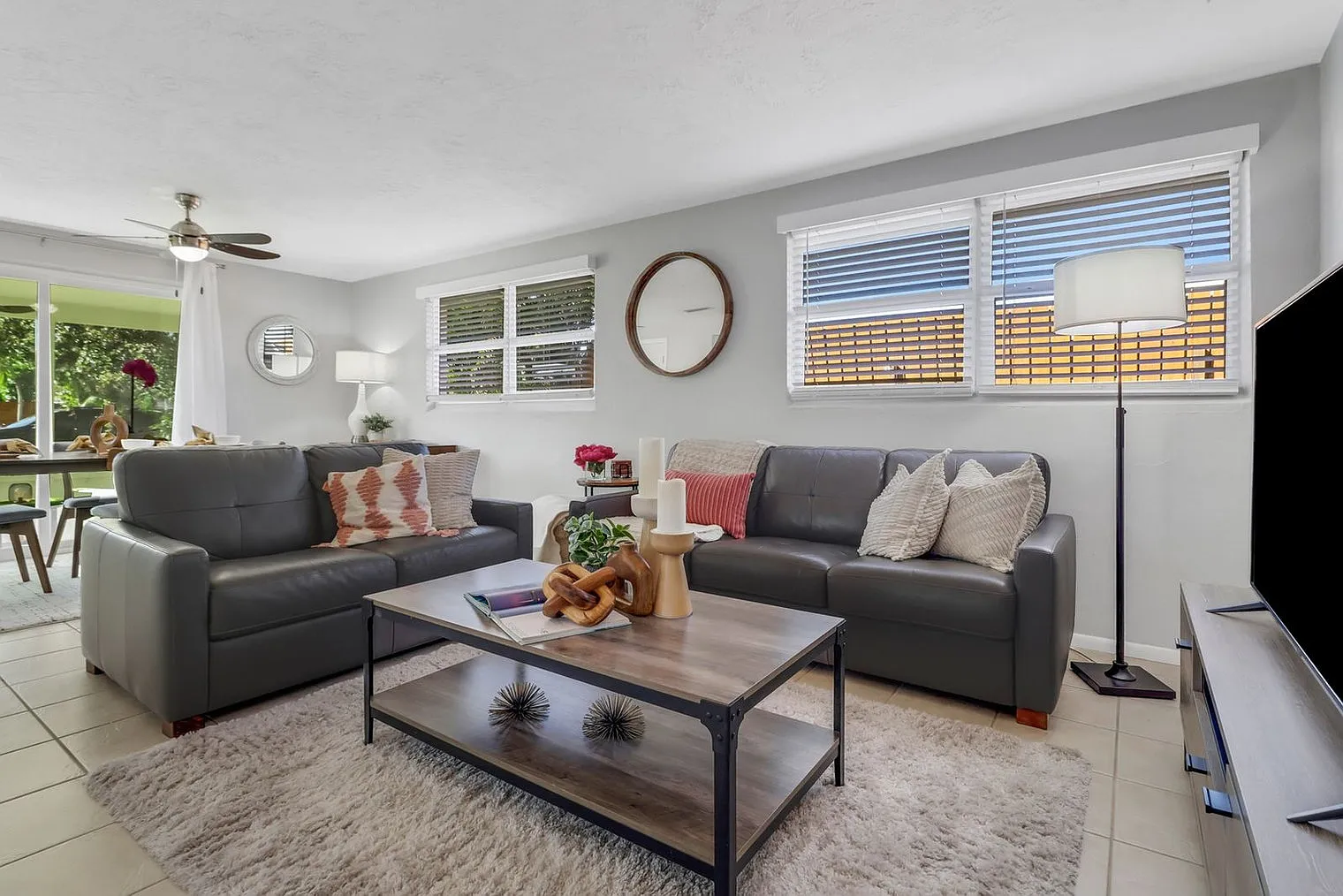 2 bed, 1.0 bath, $6,024 — Photo 2