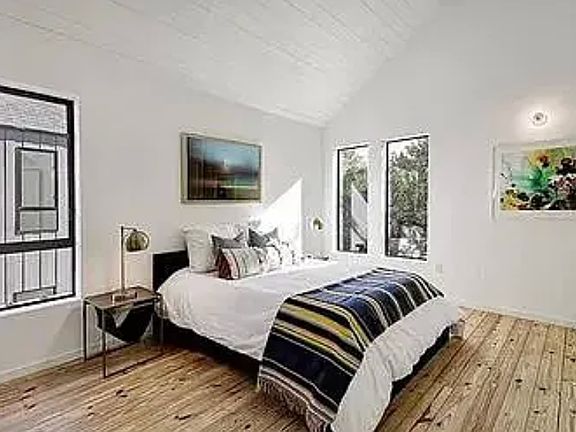 3rd image of 1006 Cardinal Ln