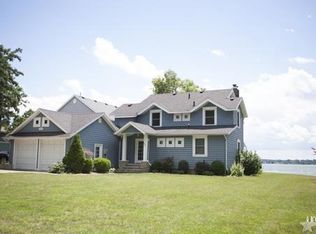 9065 E Waveland Cove Ln, Syracuse, IN 46567