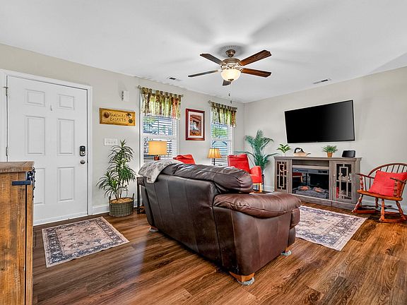 4th image of 406 Macbeth Dr