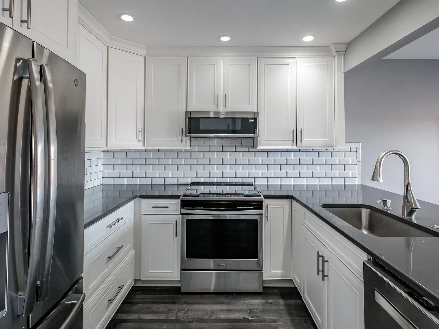 2215 Crestview Dr S — Photo 4