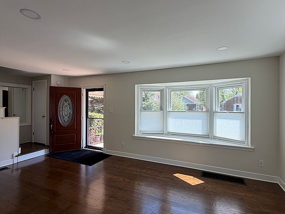 2nd image of 305 Fairbanks Pl