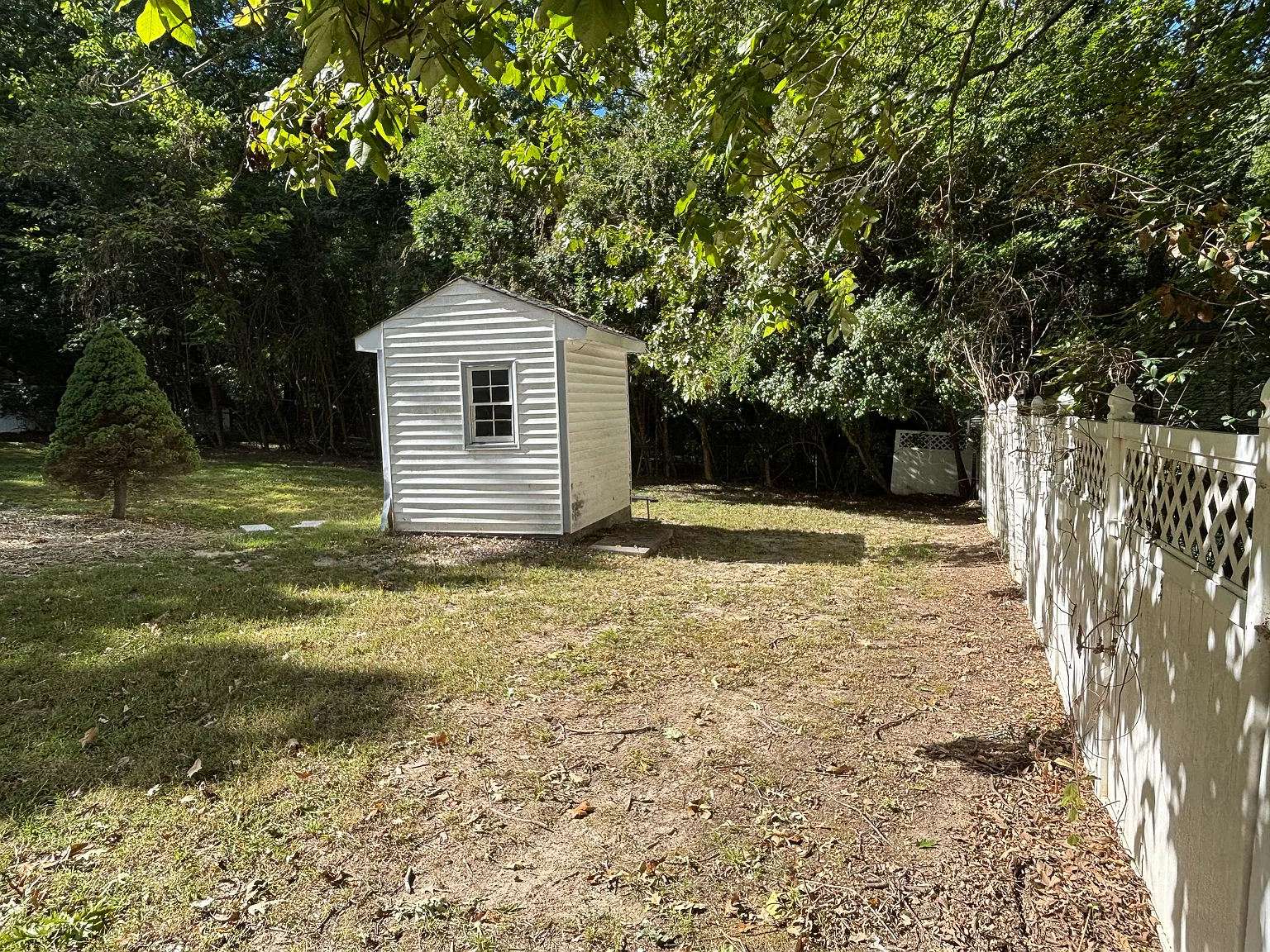 5 bed, 2.5 bath, 2016 sqft, $2,500 — Photo 4