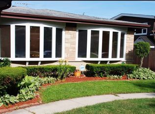 9325 Kenneth Ave, Skokie, IL 60076
