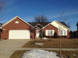 47953 Jamestown Dr, Macomb, MI 48044