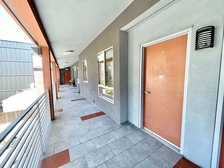 638 19th St #11 — Photo 32