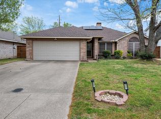 761 Honeysuckle Ln, Cedar Hill, TX 75104
