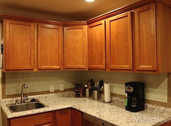 5th image of 22721 Pleasant St