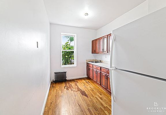 4th image of 762 Miller Ave APT 2R