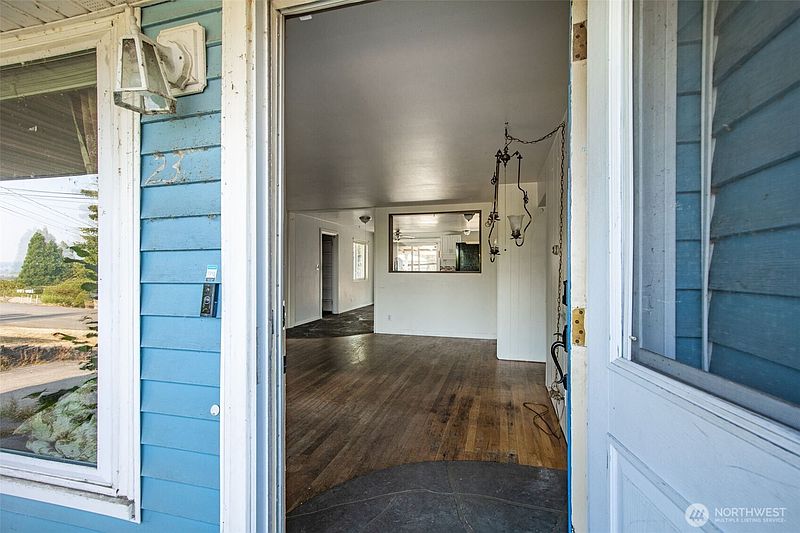 4th image of 232 Bridgeway