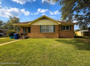 103 Park St, Batesville, MS 38606