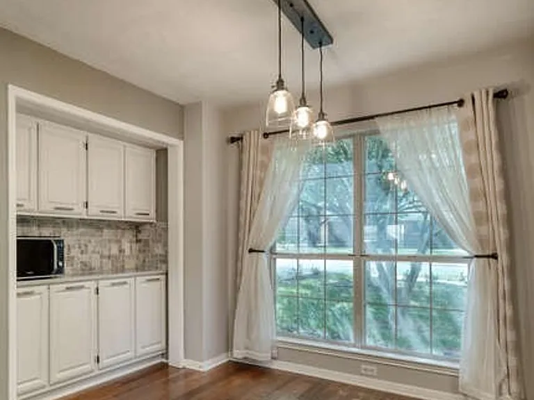 5917 Charles Schreiner Trl — Photo 4