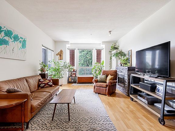 3rd image of 14 E Royal Ave #316