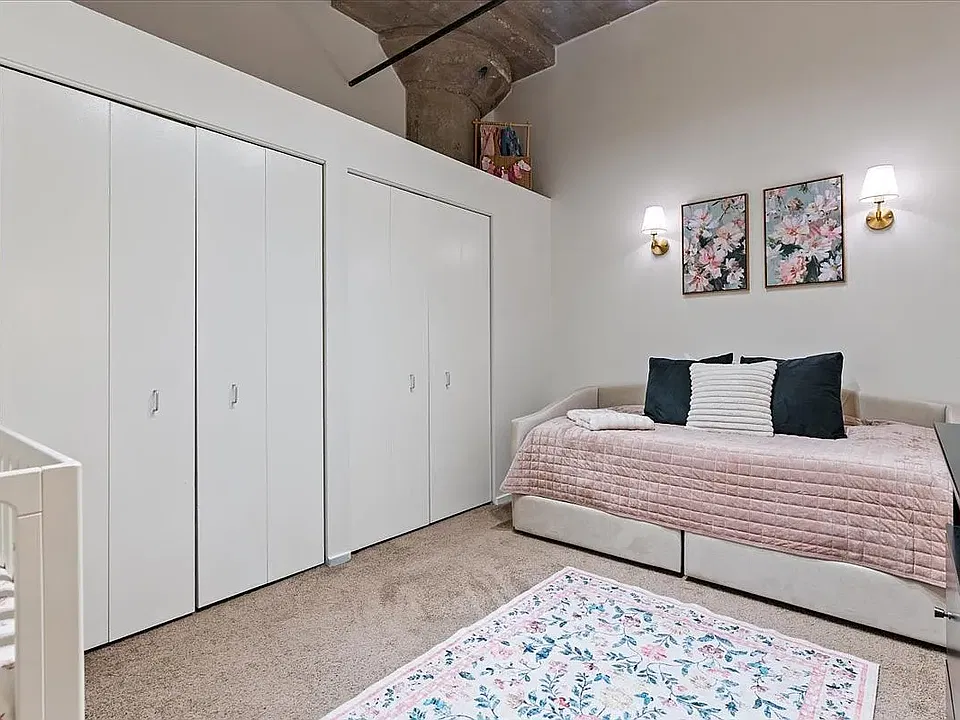 360 W Illinois St #4E
