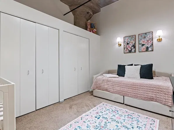 360 W Illinois St APT 4E, Chicago, IL 60654