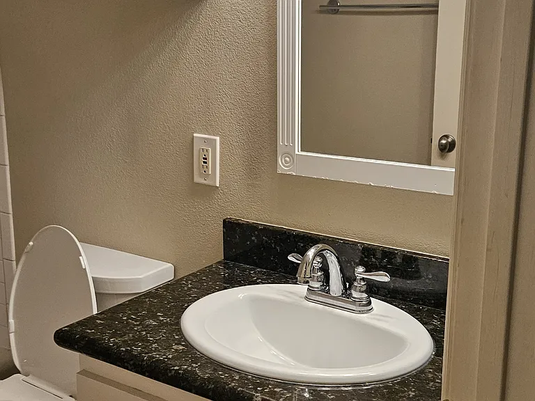 1725 Loma Ave #3 — Photo 9