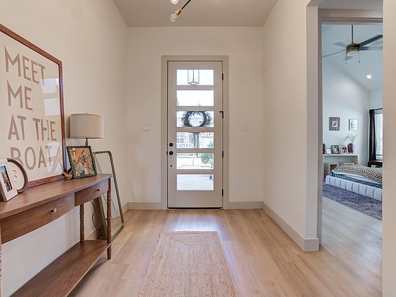 5th image of 5711 119th St