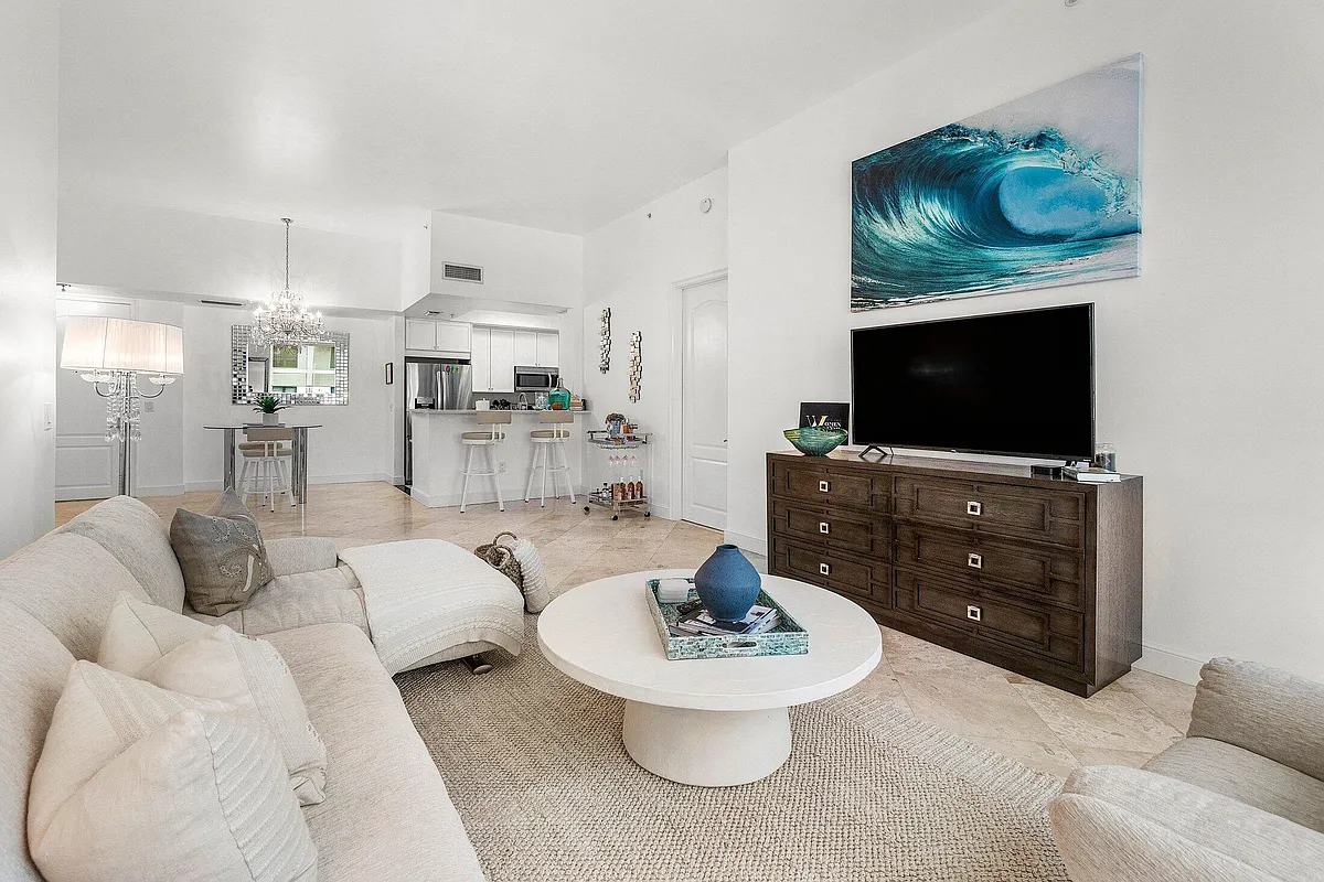Building Photo - 99 SE Mizner Blvd #543