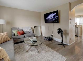 22 W Tarington Lndg NE, Calgary, AB T3J 4T8